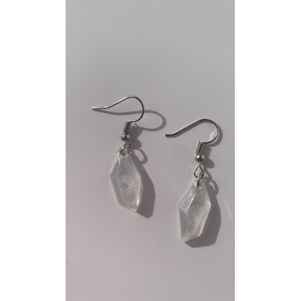 Şeffaf Beyaz Renkli Parlak Gümüş Aksesuarlı Kristal Şekil Sallantılı Epoksi Küpe Hediyelik - Resim 5