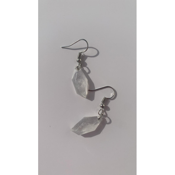 Şeffaf Beyaz Renkli Parlak Gümüş Aksesuarlı Kristal Şekil Sallantılı Epoksi Küpe Hediyelik - Resim 6