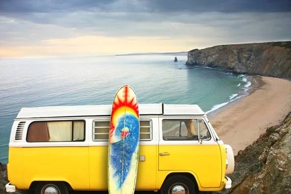 Karavan ve Sörf Tahtası - Kanvas Tablo ürün görseli