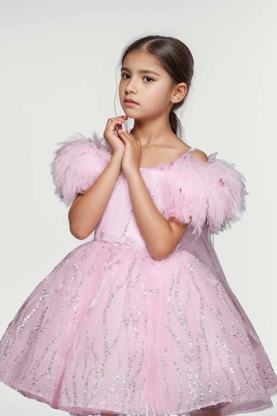 Kız Çocuk Düşük Omuzlu Kolları Tüylü ve Üzeri Pullu İçi Astarlı Pembe Abiye - Resim 2