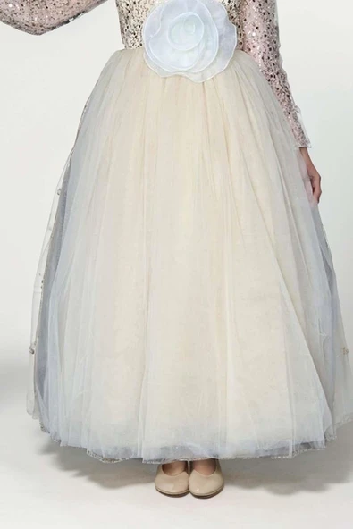 Kız Çocuk Üzeri Pulpayet İşlemeli Kolları Şeffaf Tüllü Toka Detaylı Bej Abiye - Resim 3