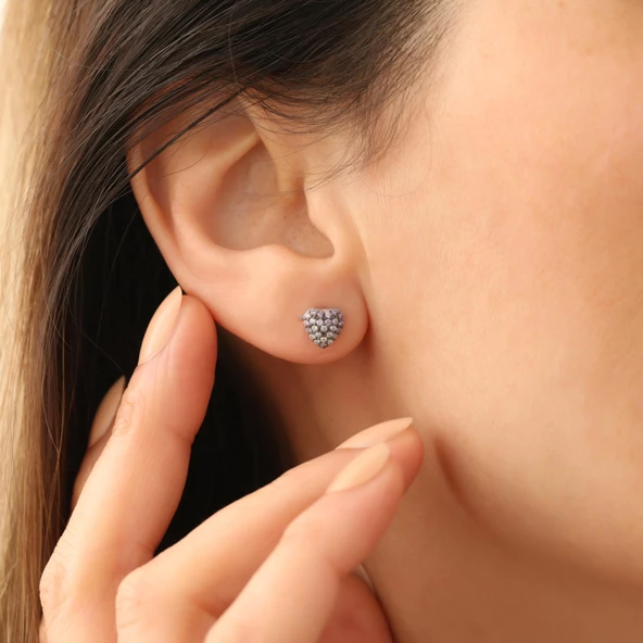 925 Ayar Gümüş Lila & Beyaz Tonlamalı Kalp Çivi Küpe - ES00138 - Resim 4