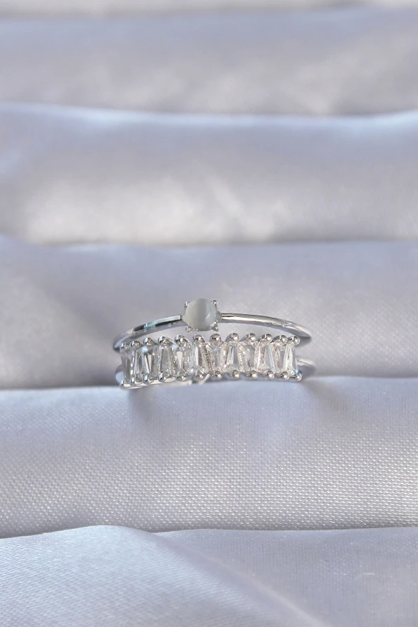 Pirinç Gümüş Renk Zirkon Taşlı Baget Su Yolu Model Ayarlanabilir Yüzük - EBJ240714W25343 ürün görseli