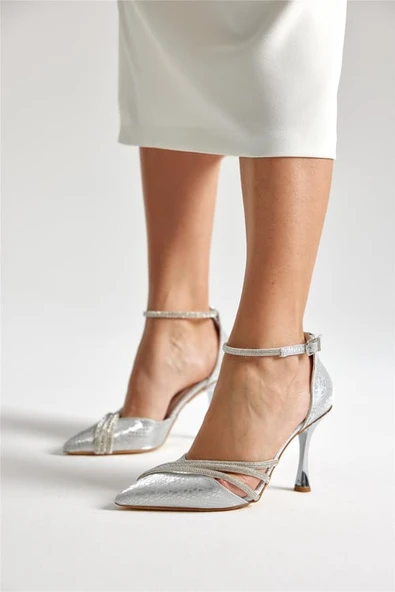 Feles Bilek Bağlı Üç Şerit Taş Detaylı Topuklu Stiletto Kadın Ayakkabı ürün görseli