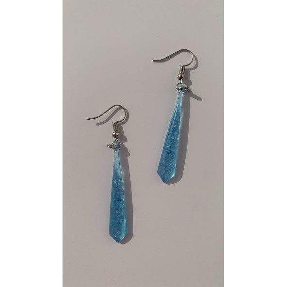 Mavi Renkli Parlak Simli Pullu Glitterli Gümüş Aksesuar Minik Piramit Şekil Sallantılı Epoksi Küpe - Resim 4