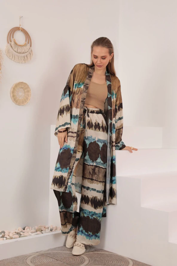 Batik Desen Detaylı ve Saten Kumaşlı Şal Yakalı Bol Kalıplı Kuşaklı Kadın Kimono Mavi - 5