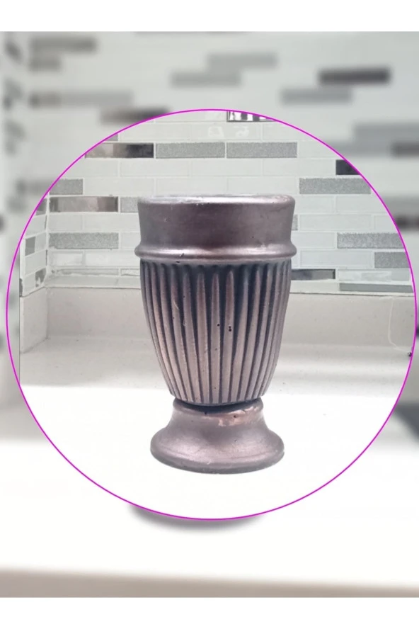 Antik Beton Saksı Yükseklik 25 Cm Ağız Çapı 12 Cm