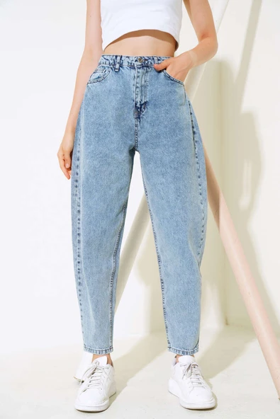 Boyfriend Arka Tokalı Kot Pantolon Açık Kar - Resim 2