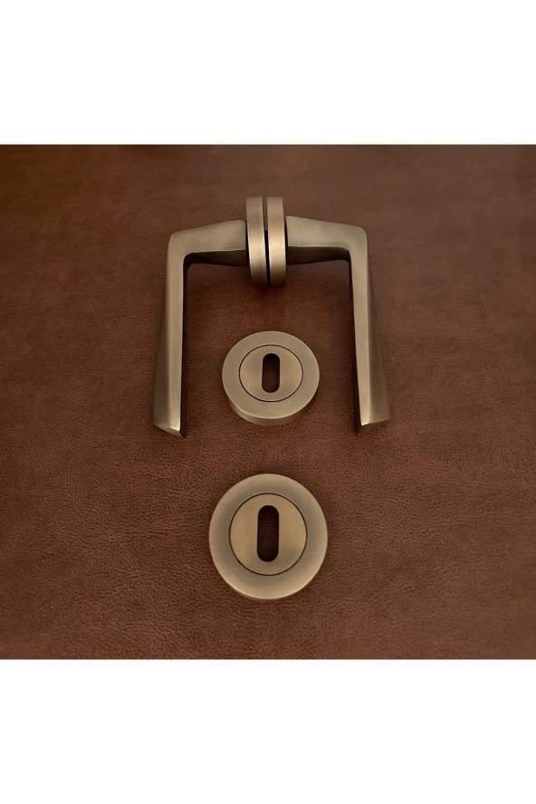 Piramit Mat Antik Sarı Lüx Yuvarlak Rozetli Oda Kapı Kolu 3 Takım - Resim 2