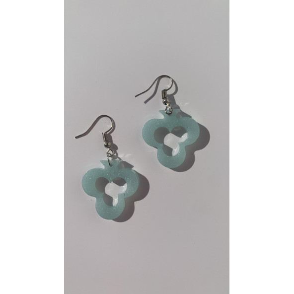 Buz Mavi Renkli Simli Sedefli Gümüş Aksesuar İskambil Sinek İçi Boş Şekil Küpe 3 cm Epoksi Hediyelik ürün görseli