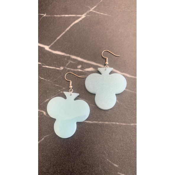 Buz Mavi Renkli Simli Sedefli Parlak Gümüş Aksesuar İskambil Sinek Şekil Küpe 4 cm Epoksi Hediyelik ürün görseli