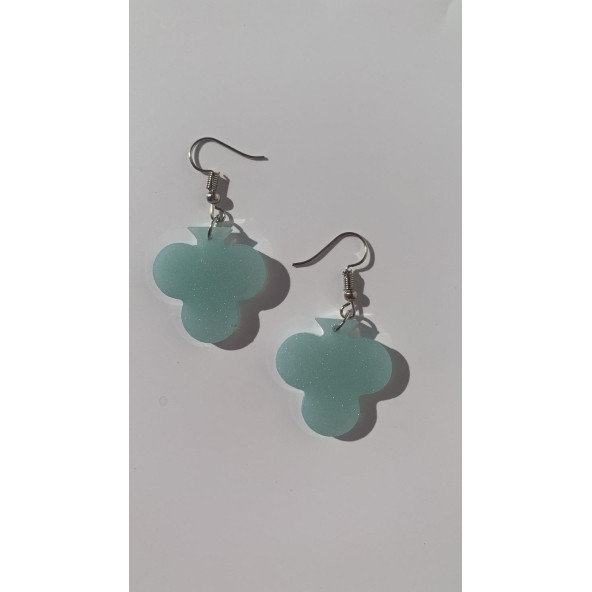 Buz Mavi Renkli Simli Sedefli Parlak Gümüş Aksesuar İskambil Sinek Şekil Küpe 3 cm Epoksi Hediyelik ürün görseli