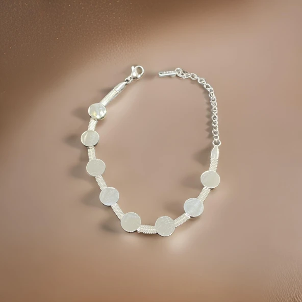 Gümüş Renk Parlak Yuvarlak Detaylı Antialerjik Kadın Çelik Bileklik ürün görseli