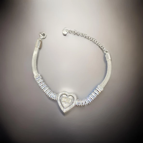 Zarif Kalp Detaylı Antialerjik Parlak Zirkon Taşlı Gümüş Renk Çelik Bileklik ürün görseli 1