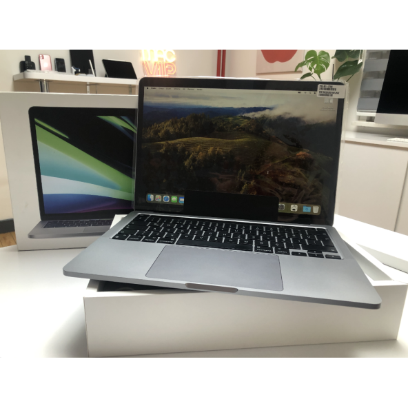 MACBOOK PRO 13" 2020 M1 A2338 8GB Ram/256 GB SSD SIFIR AYARINDA