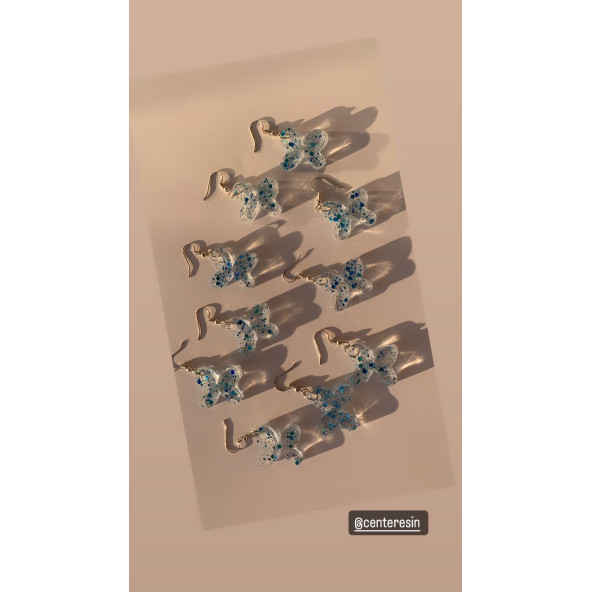 Şeffaf Parlak Mavi Glitter Süslemeli Simli Ve Pullu Kelebek Model Epoksi Küpe El Yapımı Hediyelik - Resim 3