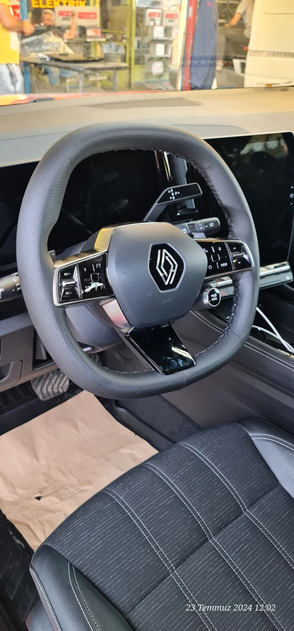 Renault Megane 5 Uyumlu Dikmeli Direksiyon Kılıfı Noktalı Desen Siyah Renk 38×10.5cm - 3