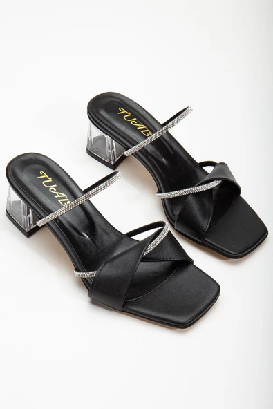 Matty Siyah Taşlı Cilt Alçak Topuklu Ayakkabı ürün görseli