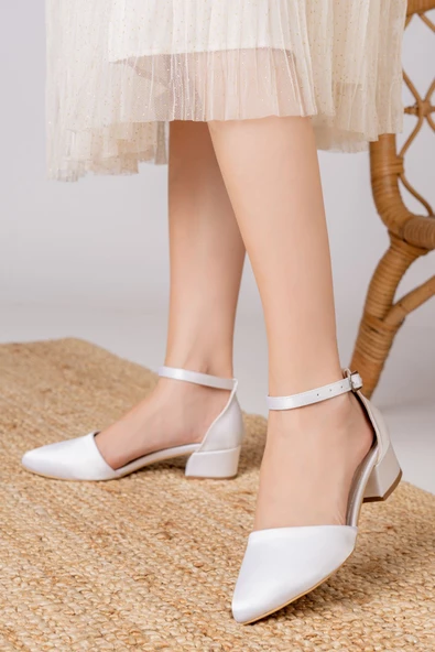 Dary Topuklu Beyaz Saten Detaylı Topuklu Ayakkabı ürün görseli