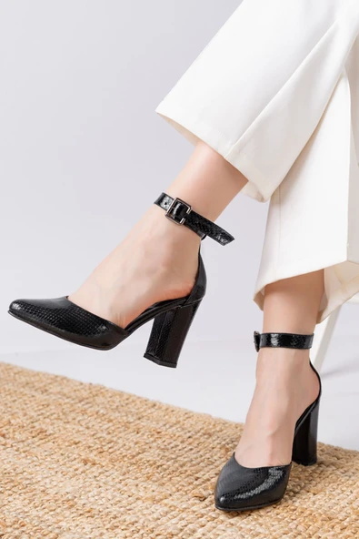 Lole Topuklu Siyah Cilt Timsah Deri Detaylı Topuklu Ayakkabı - Resim 4