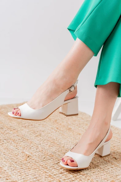 Eriola Beyaz Cilt Detaylı Alçak Topuklu Kadın Ayakkabı - Resim 2
