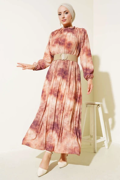 Batik Desen Pileli Şifon Elbise Kahve