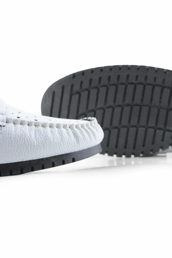 Beyaz I aksesuarlı zımbalı rok kadın loafer ayakakbı - Resim 4