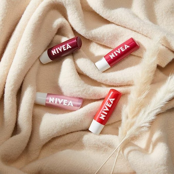 NIVEA Böğürtlen Dudak Bakım Kremi, 24 Saat Nem, Hafif Bordo Işıltı, Doğal Yağlar ile Gün Boyu Dudak Bakımı, Böğürtlen Kokusu, 4.8 gr - 5