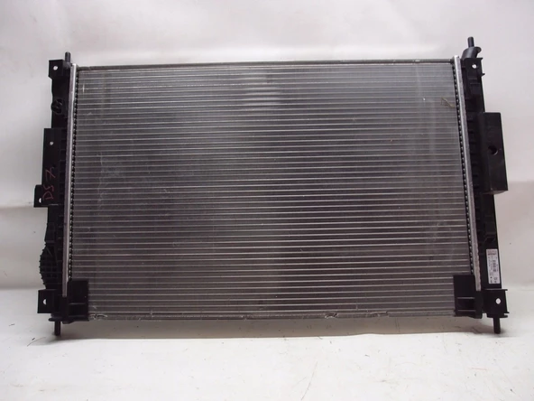OEM Peugeot 308 Su Radyatörü (9809141780)