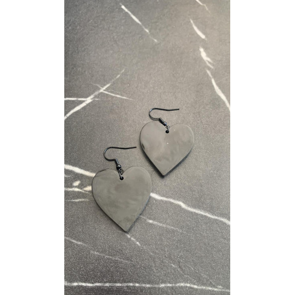 Parlak Siyah Renkli Siyah Aksesuarlı Kalp Kupa Model 4 Cm Epoksi Küpe El Yapımı Hediyelik ürün görseli