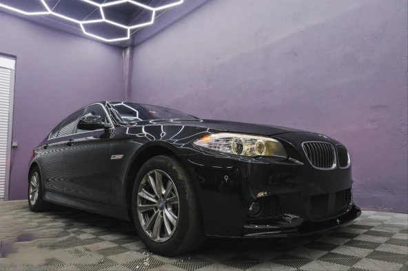 5 SERISI F10 MT IÇIN  UYUMLU  ÖN LIP - PIANO BLACK - Resim 2