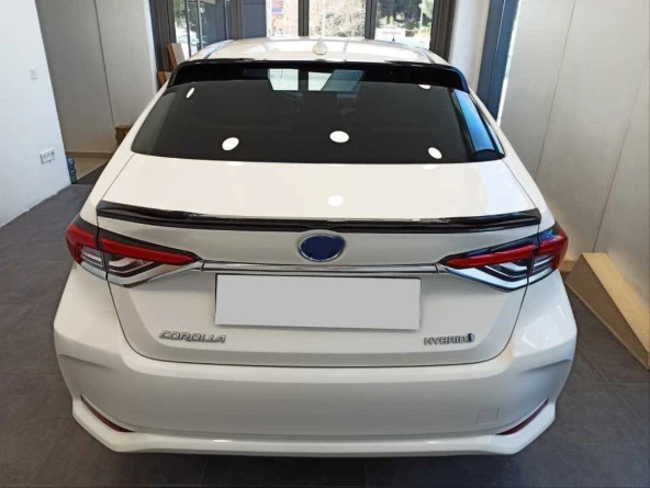 COROLLA 2019+ IÇIN UYUMLU CAM ÜSTÜ SPOILER (PIANO BLACK) - Resim 4