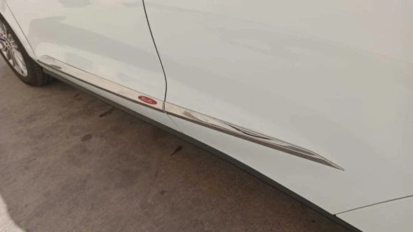 FOCUS IÇIN UYUMLU 2019+ KAPI ÇITASI PIANO BLACK - Resim 3