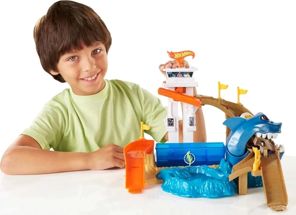 Hot Wheels Renk Değiştiren Araçlar Sharky Oyun Seti - Köpek Balığı Temalı, Havuz, Su Tankı ve 1 Adet Araba Dahil - BGK04 - 2