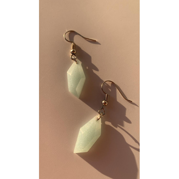 Parlak Buz Mavi Renkli Simli Sedefli Gümüş Aksesuarlı Kristal Şekil Sallantılı El Yapımı Epoksi Küpe - Resim 7