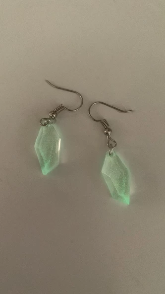 Parlak Mint Yeşili Renkli Gümüş Aksesuarlı Kristal Şekilli Sallantılı El Yapımı Epoksi Küpe - Resim 6