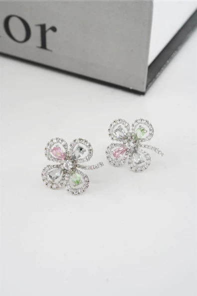 Kadın Vip Seri Baget Zirkon Taşlı Yonca Model Küpe - Resim 3