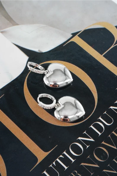 Kadın Vip Seri Kalp Figürlü Küpe ürün görseli