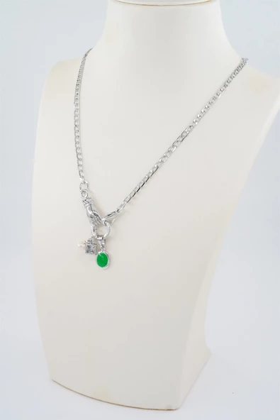 Kadın Özel Tasarım Yeşil Mineli Kare Zirkon Taşlı El Figürlü Kolye ürün görseli