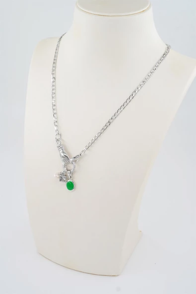 Kadın Özel Tasarım Yeşil Mineli Kare Zirkon Taşlı El Figürlü Kolye - Resim 2