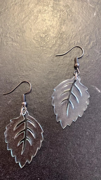 Parlak Mint Yeşil Renkli Platin Aksesuarlı Yaprak Şekil Sallantılı El Yapımı Epoksi Küpe Hediyelik - Resim 2