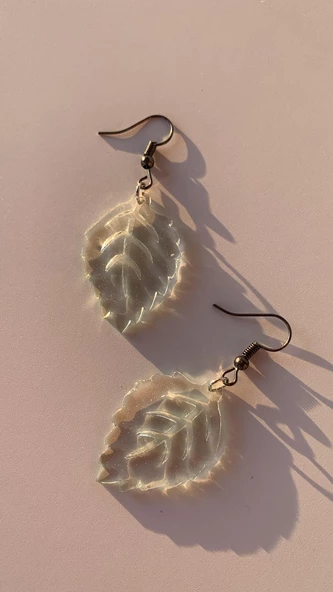 Parlak Mint Yeşil Renkli Platin Aksesuarlı Yaprak Şekil Sallantılı El Yapımı Epoksi Küpe Hediyelik - Resim 8