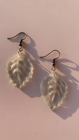 Parlak Mint Yeşil Renkli Platin Aksesuarlı Yaprak Şekil Sallantılı El Yapımı Epoksi Küpe Hediyelik - Resim 3