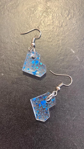 Şeffaf Parlak Mavi Glitter Süslemeli Simli Ve Pullu Kalp Model Epoksi Küpe El Yapımı Hediyelik ürün görseli