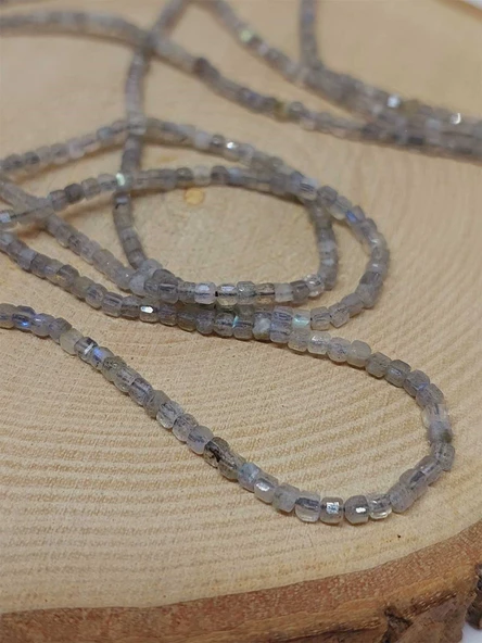 Bileklik Boy Labradorit Taşı Küp Şekilli Dizi 2mm (51142) Yarım Dizi (17CM UZUNLUĞUNDADIR) - Resim 3