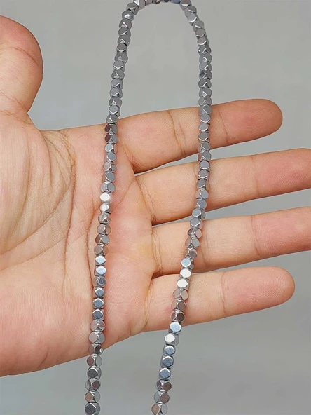 Hematit Taşı Şekilli 3.5*3.5mm Dizi (52324) ürün görseli