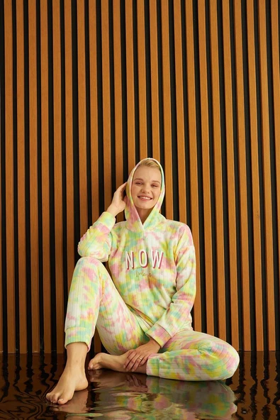 Kadın Batik Desen Kapüşonlu Fitilli Polar Bilek Manşetli Kışlık Jogger Pijama Takımı - 4