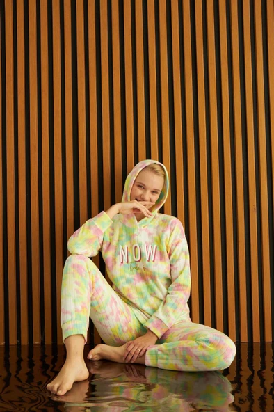 Kadın Batik Desen Kapüşonlu Fitilli Polar Bilek Manşetli Kışlık Jogger Pijama Takımı - 5