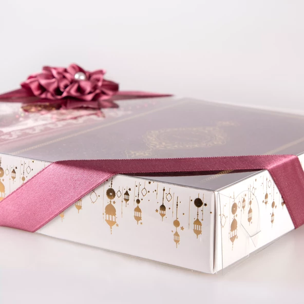 Kuran +  Seccade +  Tesbih Hediye Seti (Hafız Boy, Termo Deri, Desenli Kutu, Bordo) - Resim 4