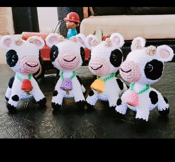 Amigurumi sevimli 1 adet minik buzu oyuncak. Organik hediyelik bebek oyuncağı örme